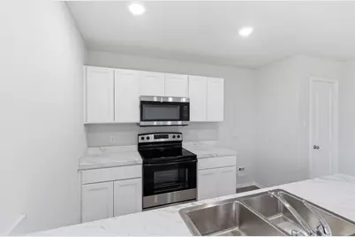 805 Bluffview Drive, Cleburne, TX 76031 - Photo 13