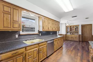 1901 Yorkstown Dr, Ennis, TX 75119 - Photo 9