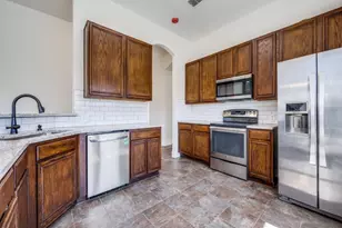 1810 Crosshaven Dr, Lewisville, TX 75077 - Photo 5