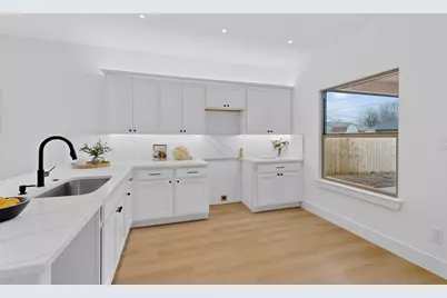 10134 Budtime Lane, Dallas, TX 75217 - Photo 9