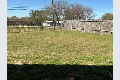 721 Meadow Springs Drive, Glenn Heights, TX 75154 - Photo 13