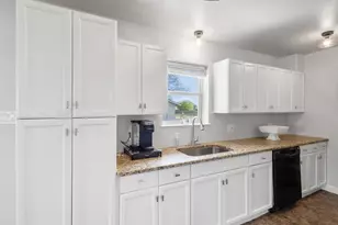 610 S 10th St, Sanger, TX 76266 - Photo 11