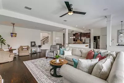 400 S Hampton Court, Lewisville, TX 75056 - Photo 5