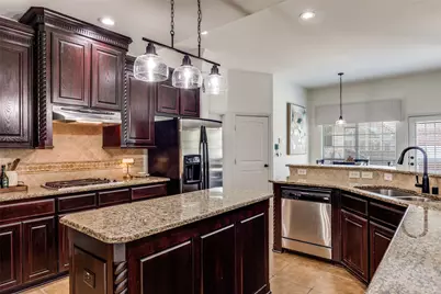 400 S Hampton Court, Lewisville, TX 75056 - Photo 9