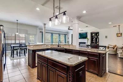 400 S Hampton Court, Lewisville, TX 75056 - Photo 11