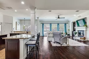 400 S Hampton Ct, Lewisville, TX 75056 - Photo 7