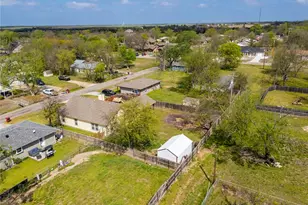 105 S 6th St, Celeste, TX 75423 - Photo 25