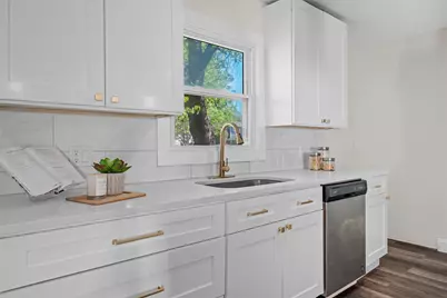 1104 Waggoner Drive, Arlington, TX 76013 - Photo 11