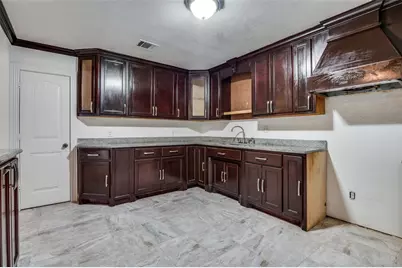 568 W Hammond Street, Lancaster, TX 75146 - Photo 5