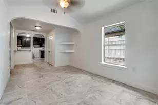 568 W Hammond St, Lancaster, TX 75146 - Photo 3