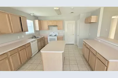 865 W Lynn Creek Drive, Arlington, TX 76001 - Photo 13