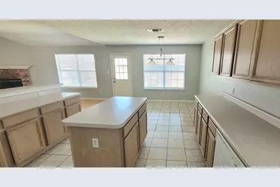 865 W Lynn Creek Drive, Arlington, TX 76001 - Photo 11