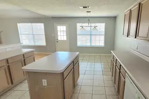 865 W Lynn Creek Dr, Arlington, TX 76001 - Photo 11