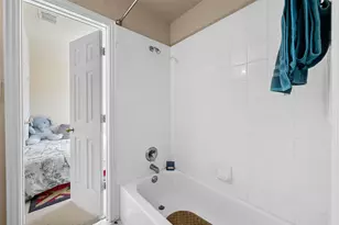 8117 Cherry Laurel Ln, Irving, TX 75063 - Photo 7