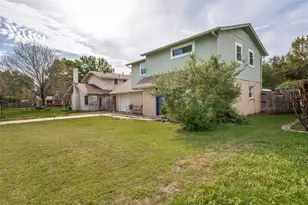 2924 W 11th St, Irving, TX 75060 - Photo 3