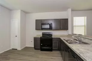 5505 Shore Point Trl, Fort Worth, TX 76119 - Photo 5