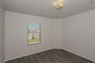 5505 Shore Point Trl, Fort Worth, TX 76119 - Photo 13