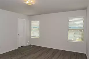 5505 Shore Point Trl, Fort Worth, TX 76119 - Photo 9