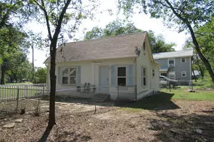 1402 Walnut St, Commerce, TX 75428 - Photo 9