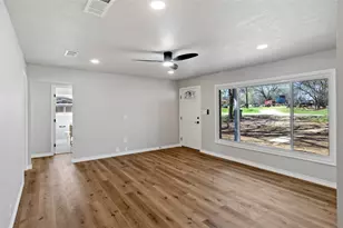 131 Long St, Bowie, TX 76230 - Photo 5