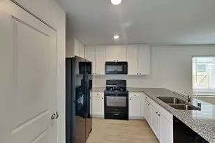 1105 Blazin Bronco Trl, Fort Worth, TX 76052 - Photo 3