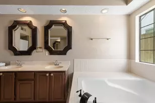 4304 Laguna Dr, Dallas, TX 75287 - Photo 19