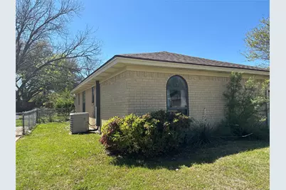 400 Harris Drive, Crowley, TX 76036 - Photo 11
