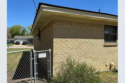 400 Harris Drive, Crowley, TX 76036 - Photo 21