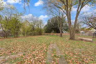 3853 Commonwealth Dr, Garland, TX 75043 - Photo 19