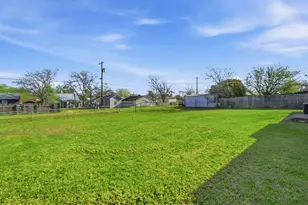 1404 Primrose Ln, Cisco, TX 76437 - Photo 23