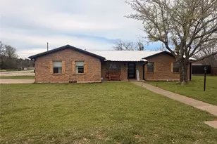 200 33rd St, Mineral Wells, TX 76067 - Photo 1