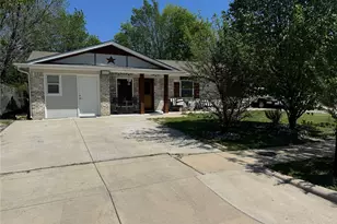 320 Pecan St, Wilmer, TX 75172 - Photo 1