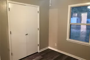 524 Renfro St, Burleson, TX 76028 - Photo 5