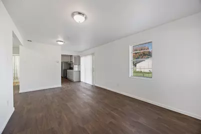 3827 Vineyard Drive, Dallas, TX 75212 - Photo 3