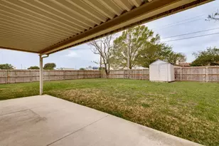 2413 Cheyenne St, Irving, TX 75062 - Photo 17