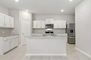 2800 Maple Orch Ln, Fort Worth, TX 76140 - Photo 3