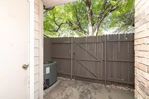2331 N Davis Dr, Arlington, TX 76012 - Photo 21