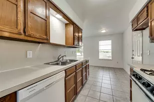 120 E Milas Ln, Glenn Heights, TX 75154 - Photo 9