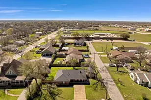 1010 Bolivar St, Sanger, TX 76266 - Photo 5