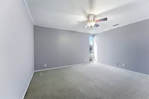 558 E Avenue J, Grand Prairie, TX 75050 - Photo 23