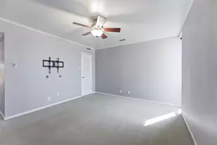 558 E Avenue J, Grand Prairie, TX 75050 - Photo 19