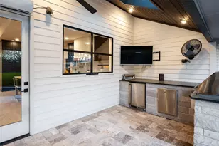 10652 Les Jardins Dr, Dallas, TX 75229 - Photo 23