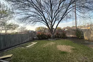 2517 Lawnview Dr, Carrollton, TX 75006 - Photo 17