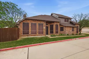 381 Arbor Ln, Euless, TX 76039 - Photo 3