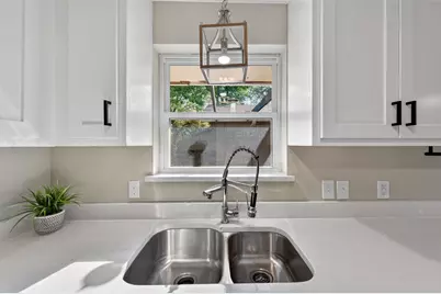 5008 Marble Falls Road, Fort Worth, TX 76103 - Photo 9