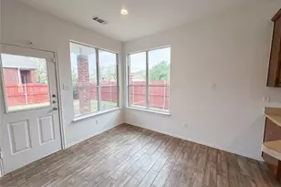 828 Pebblecreek Dr, Burleson, TX 76028 - Photo 7