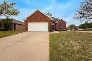 828 Pebblecreek Dr, Burleson, TX 76028 - Photo 1