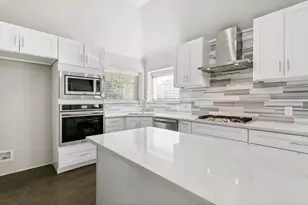 2901 Woodland Hills Dr, Grapevine, TX 76051 - Photo 7