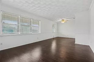 10525 Yorkford Dr, Dallas, TX 75238 - Photo 5