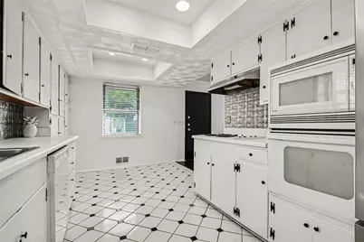 10525 Yorkford Drive, Dallas, TX 75238 - Photo 9